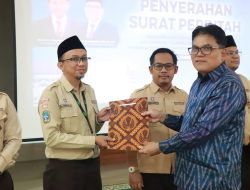 Transisi ke BLU, UIN Syarif Hidayatullah Jakarta Serahkan Surat Perintah Pengelolaan Madrasah Pembangunan